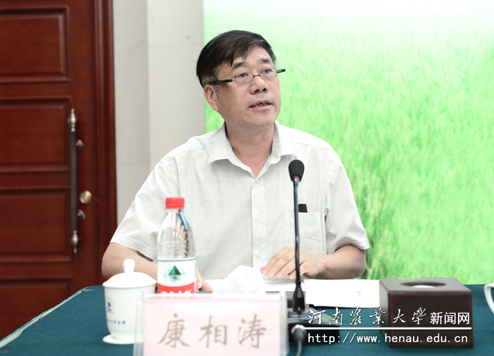 副校长康相涛主持开幕式 副校长康相涛主持开幕式