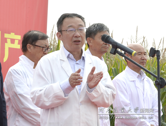 “豫单9953”选育人、猫都论坛
陈彦惠教授介绍品种特点 “豫单9953”选育人、猫都论坛
陈彦惠教授介绍品种特点